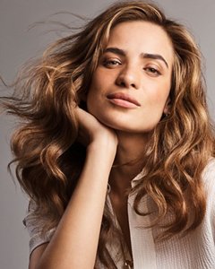 Mobile-640-BeautyVisuals-_0006_KS_MB2023_Brand_Keyvisual_Akyria 02_01